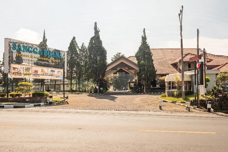 Capital O 1256 Sangga Buana Resort And Convention Hotel Чианджур Екстериор снимка