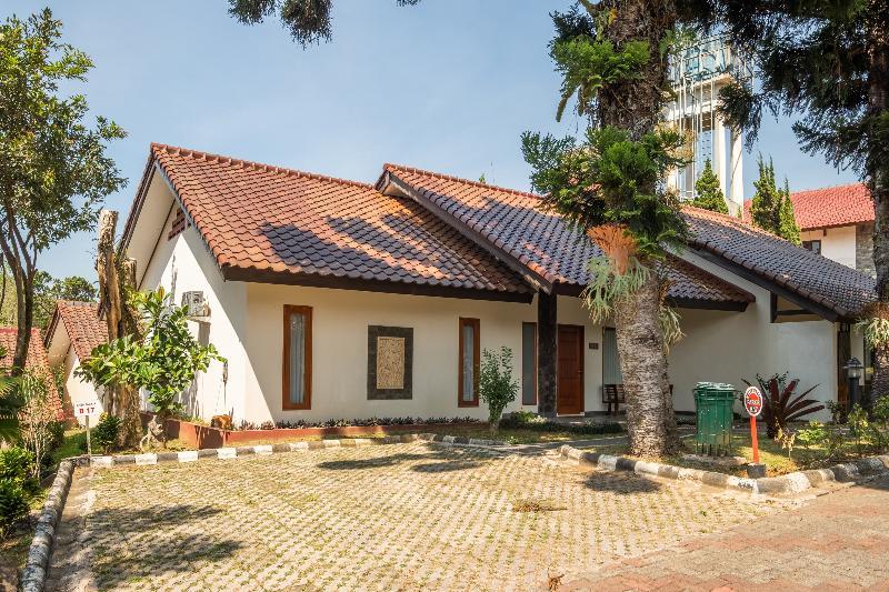 Capital O 1256 Sangga Buana Resort And Convention Hotel Чианджур Екстериор снимка