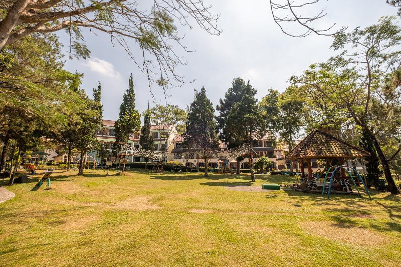 Capital O 1256 Sangga Buana Resort And Convention Hotel Чианджур Екстериор снимка