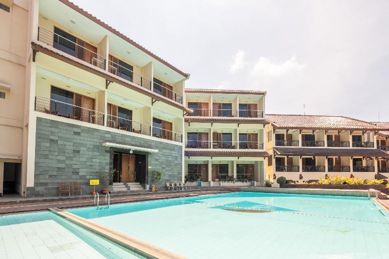 Capital O 1256 Sangga Buana Resort And Convention Hotel Чианджур Екстериор снимка
