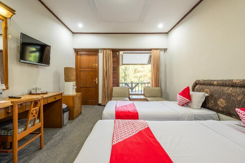 Capital O 1256 Sangga Buana Resort And Convention Hotel Чианджур Екстериор снимка